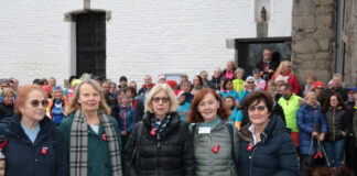 Adventslauf zum 15. Mal Fest für Gemeinschaft und Winterfreude Impressionen vom Sammeln im Burghof, Bild: Alexander Heinz