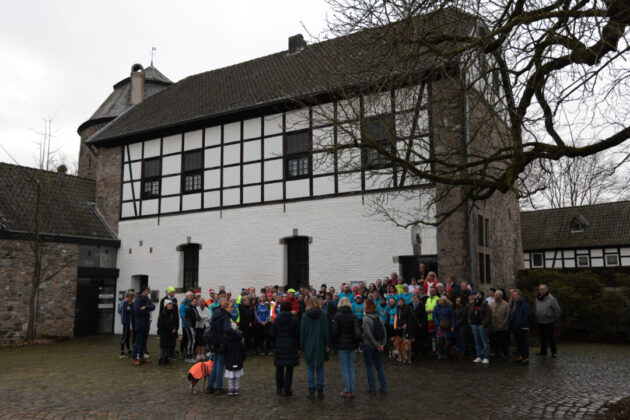 Impressionen vom Sammeln im Burghof, Bild: Alexander Heinz