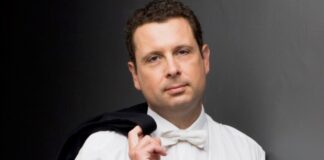 Schwungvolles Programm im Neujahrskonzert der Essener Philharmoniker Guido Mancusi gastiert in Essen. Foto: Matthias Leonhard