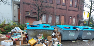 Ärgernis in Wülfrath: Müllberge neben Containern