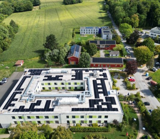 Solarstrom für die Bergische Diakonie: Geld und CO₂ einsparen