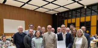 Rat und Verwaltung haben Dienstagabend die Grundsatzerklärung gegen Gewalt, Diskriminierung und Rassismus unterzeichnet. Foto: Kreisstadt Mettmann