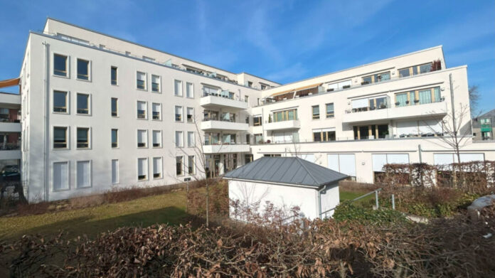 SMK Ratingen Zu den Immobilien gehören auch eine Service Wohnen-Anlage mit Caritas-Pflegestation sowie die gemeinsame Tiefgarage. Foto: Falkensteg