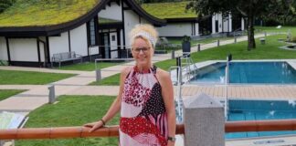 Wellness zum Jahresstart im Lintorfer Allwetterbad Wellness-Expertin Kathrin van de Sand im Saunagarten des Allwetterbads Lintorf. Foto: Stadtwerke Ratingen