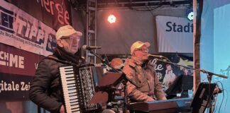 Gemeinsames Singen auf dem Wülfrather Herzog-Wilhelm-Markt