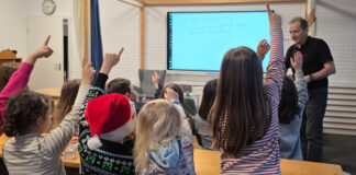 Ratingen: Wie kommt das Wasser in den Wasserhahn? An der Eduard-Dietrich-Schule in Lintorf lernten gemischte Schülergruppen der Stufen 1-4 jede Menge über den Wasserkreislauf. Foto: Stadtwerke Ratingen