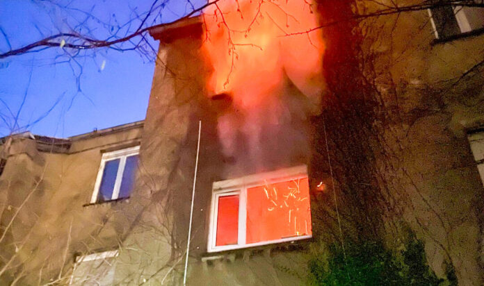 Brand Farnstraße, 25./26.12.2025, Feuerwehr Recklinghausen. Der Brand an der Farnstraße beschäftigte die Feuerwehr Recklinghausen an zwei Tagen. Foto: FW Recklinghausen