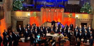 Velberter Männerchor versetzt Zuhörer in Feststimmung Festlich geschmückt war die Christuskirche in Velbert. Foto: privat