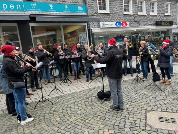 Mit weihnachtlichen Klängen stimmt das Stadtorchester am 13. Dezember aufs Fest ein. Foto: privat