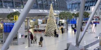 Adventszeit im Terminal: kneten, shoppen, gewinnen Adventszeit im Terminal: Der Flughafen Düsseldorf lockt mit Genuss, Shopping und Erlebnis für Groß und Klein. Foto: Flughafen Düsseldorf / Andreas Wiese