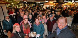 Mit Stollen-Anschnitt und Steigerlied: Weihnachtsmarkt in Heiligenhaus eröffnet