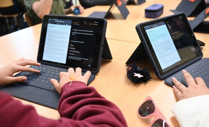 KI-Chatbot "Telli" Auch in NRW wird nun das neue KI-Werkzeug eingeführt (Archivbild)