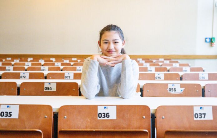 Deutschlands jüngste Abiturientin studiert jetzt Mit gerade mal elf Jahren hatte Lina Heider im Sommer ihr Abi-Zeugnis in der Tasche.