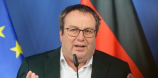 Neue NRW-Schienengesellschaft soll Züge pünktlicher machen NRW-Verkehrsminister Oliver Krischer (Grüne) will in NRW einen Schienenpersonennahverkehr aus einem Guss schaffen.