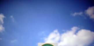 Eine neue App soll mit Angeboten wie Rufbussen oder Anruf-Sammeltaxis besonders in ländlichen Regionen die Mobilität in NRW verbessern. (Symbolbild) 