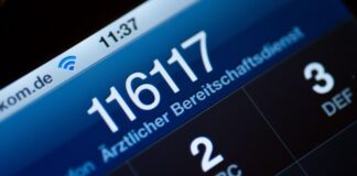 Krank an Weihnachten? Hilfe und Hinweise für die Feiertage Wer über die Weihnachtstage oder an Neujahr krank wird, kann sich über die Telefonnummer 116 117 den Kontakt zu einer Notdienstpraxis vermitteln lassen. (Archivbild)
