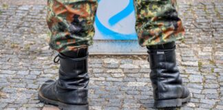 Schnittstelle zwischen Wirtschaft und Bundeswehr: “Defence Innovation Summit” in NRW Die Stiefel eines Bundeswehrsoldaten sind zu sehen. Foto: pixabay