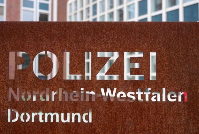 Polizei in Nordrhein-Westfalen Nach Schüssen auf ein Privathaus schließt die Polizei einen Bezug zum Rockermilieu nicht aus. (Archivbild)