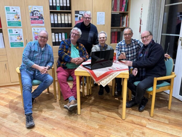 Sie helfen bei Herausforderungen zwischen Elektronik und Internet: Christoph Heischeid, Ullrich Franz, Klaus Thörmer, Bernhard Hadaschik, Walter Sommer und Ekkehard Kästner. Foto: privat Sie helfen bei Herausforderungen zwischen Elektronik und Internet: Christoph Heischeid, Ullrich Franz, Klaus Thörmer, Bernhard Hadaschik, Walter Sommer und Ekkehard Kästner. Foto: privat