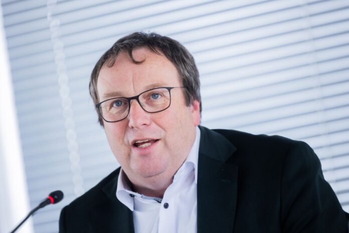 «Das ist die gute Nachricht für alle Fahrgäste», sagt NRW-Verkehrsminister Oliver Krischer (Grüne). (Archivbild)