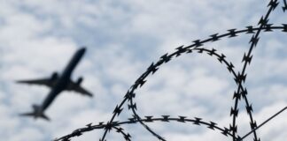 Ministerium: Verurteilter Straftäter nach Syrien abgeschoben Erstmals seit Beginn des syrischen Bürgerkriegs hat die Bundesregierung einen verurteilten Straftäter nach Syrien abgeschoben.