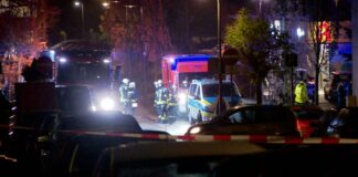 Messerangriff: Mutter und zwei Kinder auf Intensivstation Am frühen Samstagmorgen rückten Einsatzkräfte wegen eines Messerangriffs aus - die Opfer kämpfen weiterhin mit den Folgen.