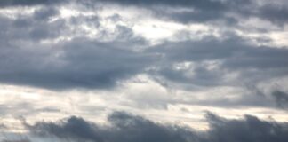 Wolken und Nebel in NRW Zum dritten Advent bleibt das Wetter in NRW trüb. (Archivbild)