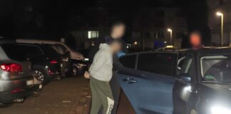 Razzia im Rheinland: Sechs Haftbefehle vollstreckt Eine Festnahme am frühen Morgen in Ratingen.