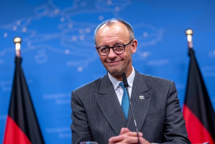 Friedrich Merz Der Vorsitzende der Deutschen Knigge-Gesellschaft, Clemens Graf von Hoyos, hat Bundeskanzler Friedrich Merz für seine guten Manieren gelobt. (Archivbild)