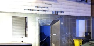 Ermittler finden Hinweise auf einen Sprengsatz. 