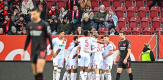 Baums Top-Comeback in Augsburg – Bayer im Alu-Pech Glückliche Augsburger nach der Führung von Dimitrios Giannoulis.