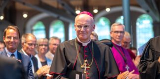 Essener Bischof für moderaten Anstieg des Rentenalters Der Essener Bischof Franz-Josef Overbeck plädiert für einen moderaten Anstieg des Renteneintrittsalters. (Archivbild)