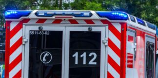 Zwei lebensgefährlich Verletzte bei Zusammenstoß in Werne Rettungskräfte haben den lebensbedrohlich verletzten 57-Jährigen und seine Beifahrerin in eine Klinik gebracht. (Symbolbild)