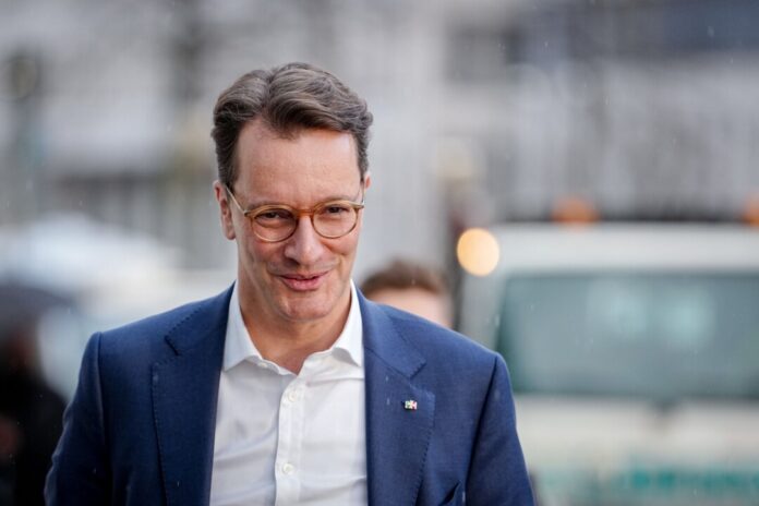 Hendrik Wüst will über Neuerungen beim Olympia-Bewerbungskonzept in NRW informieren.