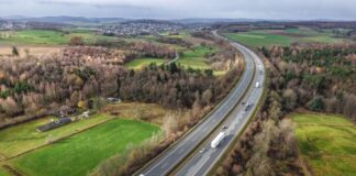 Abgetrennte Hände auf A45: Haftbefehl gegen Lebensgefährten Blick auf die A45 in der Nähe von Olpe, wo im November die abgetrennten Hände gefunden wurden. (Archivfoto)