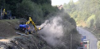 Entlastung für Pendler: Bahnstrecke Essen-Düsseldorf öffnet Fast zwei Jahre mussten die Fahrgäste warten - nun wird die vielbefahrene S6 (Essen-Düsseldorf) wieder eröffnet (Archivbild von der Reparatur).