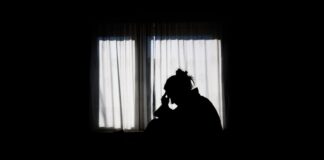 Einsamkeit, Angst – viele suchen Halt bei Telefonseelsorge Einsamkeit ist ein häufiger Anlass für Anrufe bei der Telefonseelsorge. (Symbolbild)