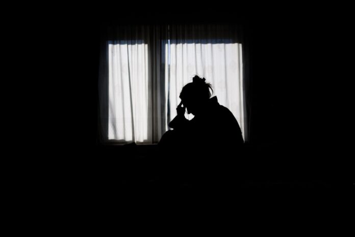 Symbolbild Einsamkeit Einsamkeit ist ein häufiger Anlass für Anrufe bei der Telefonseelsorge. (Symbolbild)