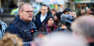 Tresor-Coup: Polizei prüft mehrere Dutzend Hinweise Die Ermittler prüfen Videosequenzen aus einem angrenzenden Parkhaus mit maskierten Personen und zwei Fahrzeugen.