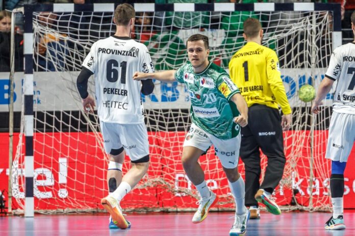 Füchse Berlin - THW Kiel Tim Freihöfer sorgte mit seinem verwandelten Siebenmeter für die Vorentscheidung