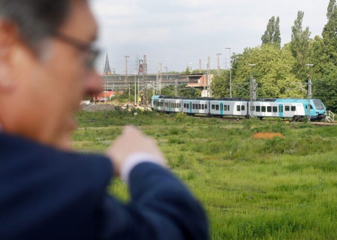 Herne treibt Seilbahn-Pläne voran Die Seilbahn soll ein künftiges Arbeitsquartier mit einem Bahnhof verbinden. Noch ist das Gelände eine Brachfläche. (Archivbild)