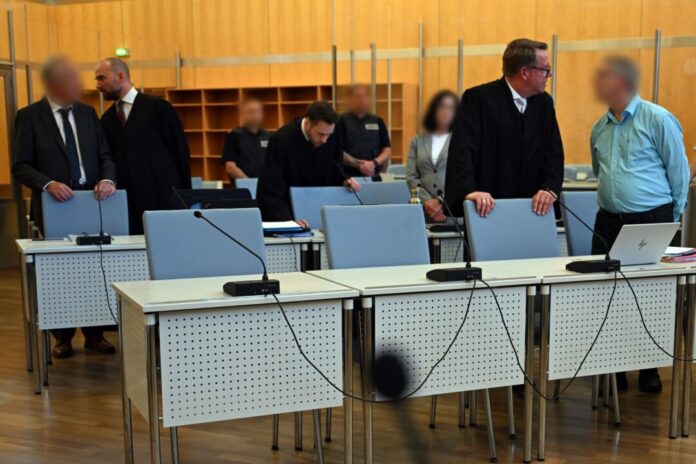 Prozess um Laser-Lieferung an China Das Gericht sprach die drei Angeklagten wegen gewerbs- und bandenmäßigen Verstoßes gegen das Außenwirtschaftsgesetz schuldig. (Archivbild)