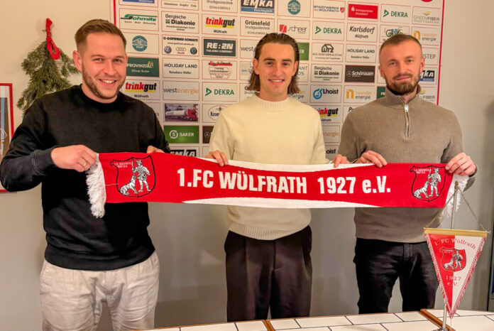Trainer Joscha Weber und sein Co-Trainer Thomas Cyrys (r.) Mit Neuzugang Leon Bachmann. Foto: FCW Trainer Joscha Weber und sein Co-Trainer Thomas Cyrys (r.) Mit Neuzugang Leon Bachmann. Foto: FCW