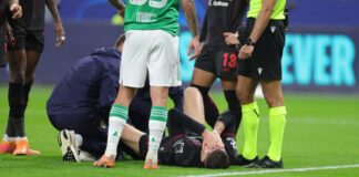 Leverkusen bangt nach Foul um Torjäger Schick Leverkusens Patrik Schick muss nach einem Foul behandelt werden.