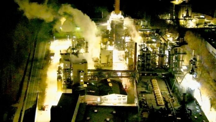 Großbrand in Industrieanlage - 188 Einsatzkräfte vor Ort 188 Einsatzkräfte waren vor Ort im Einsatz.