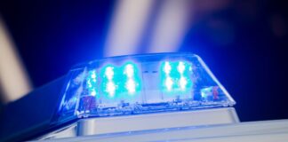 Mitten in der Nacht sollen in Düsseldorf Schüsse gefallen sein - die Polizei war im Einsatz. (Symbolbild)