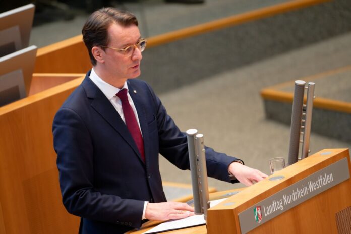 Landtagssitzung Nordrhein-Westfalen NRW-Ministerpräsident Hendrik Wüst (CDU) möchte den Menschen in der Krise Mut machen.