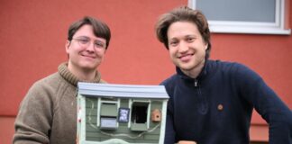 Game «Tiny Bookshop» setzt sich beim Entwicklerpreis durch Die Videospiel-Entwickler David Zapfe-Wildemann (links) und Raven Rusch haben nach eigener Aussage viel Herzblut in das Projekt gesteckt.