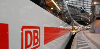Nach Störung: Züge zwischen Dortmund und Hamm rollen wieder Ein Fernverkehrszug der Deutschen Bahn steht am Gleis. (Symbolbild)