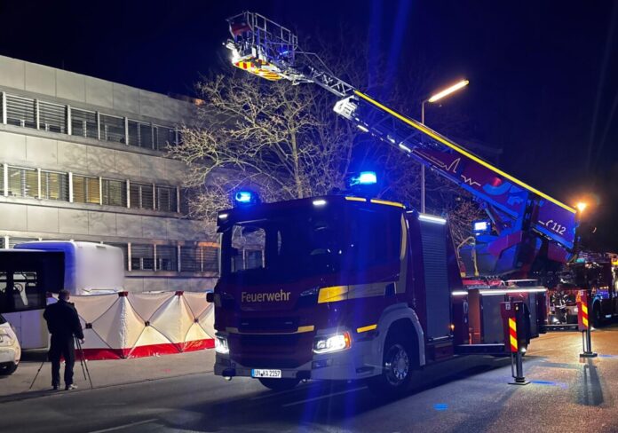 Bus überfährt 14-jährigen Radfahrer - tot Ein Linienbusfahrer hat einen 14 Jahre alten Fahrradfahrer in Kamen im Kreis Unna überfahren und tödlich verletzt.